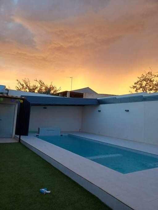 Alojamiento El Pez Casa Con Piscina Climatizada Villafranca de los Caballeros Bagian luar foto