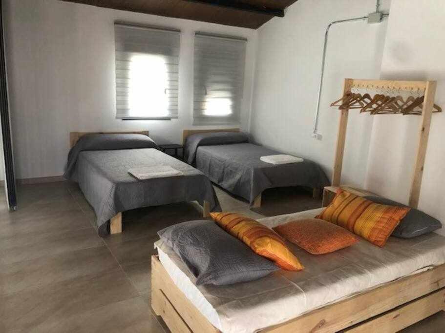 Alojamiento El Pez Casa Con Piscina Climatizada Villafranca de los Caballeros Bagian luar foto