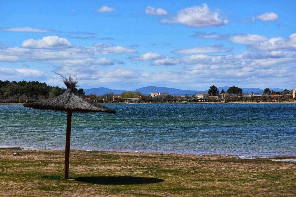 Alojamiento El Pez Casa Con Piscina Climatizada Villafranca de los Caballeros Bagian luar foto