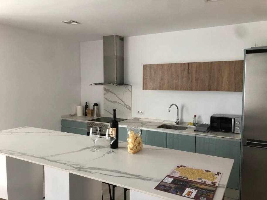 Alojamiento El Pez Casa Con Piscina Climatizada Villafranca de los Caballeros Bagian luar foto