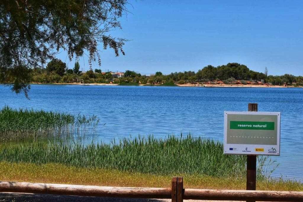 Alojamiento El Pez Casa Con Piscina Climatizada Villafranca de los Caballeros Bagian luar foto