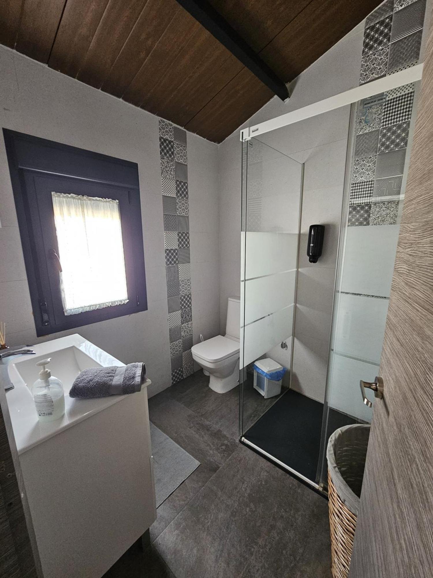 Alojamiento El Pez Casa Con Piscina Climatizada Villafranca de los Caballeros Bagian luar foto