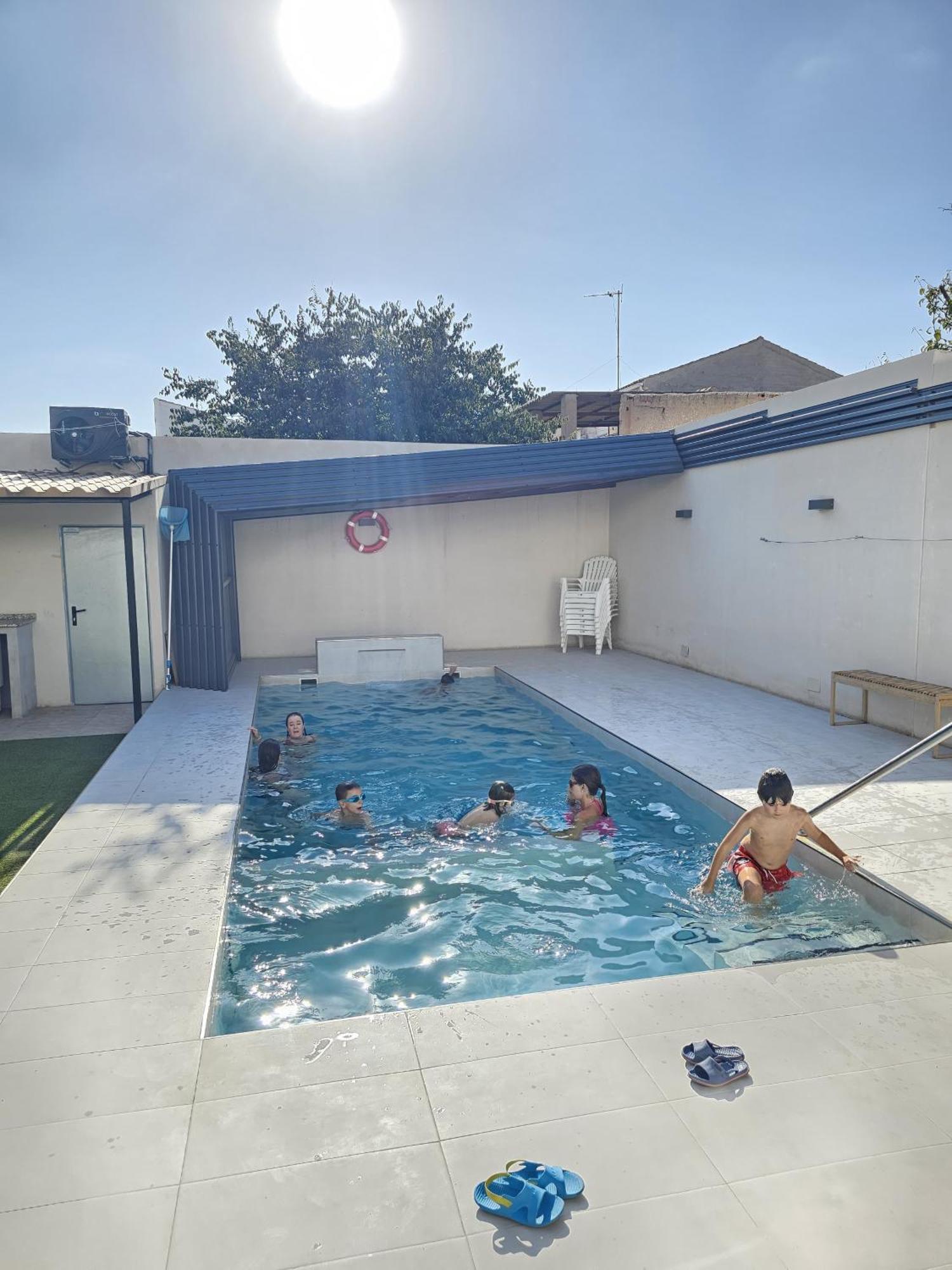 Alojamiento El Pez Casa Con Piscina Climatizada Villafranca de los Caballeros Bagian luar foto