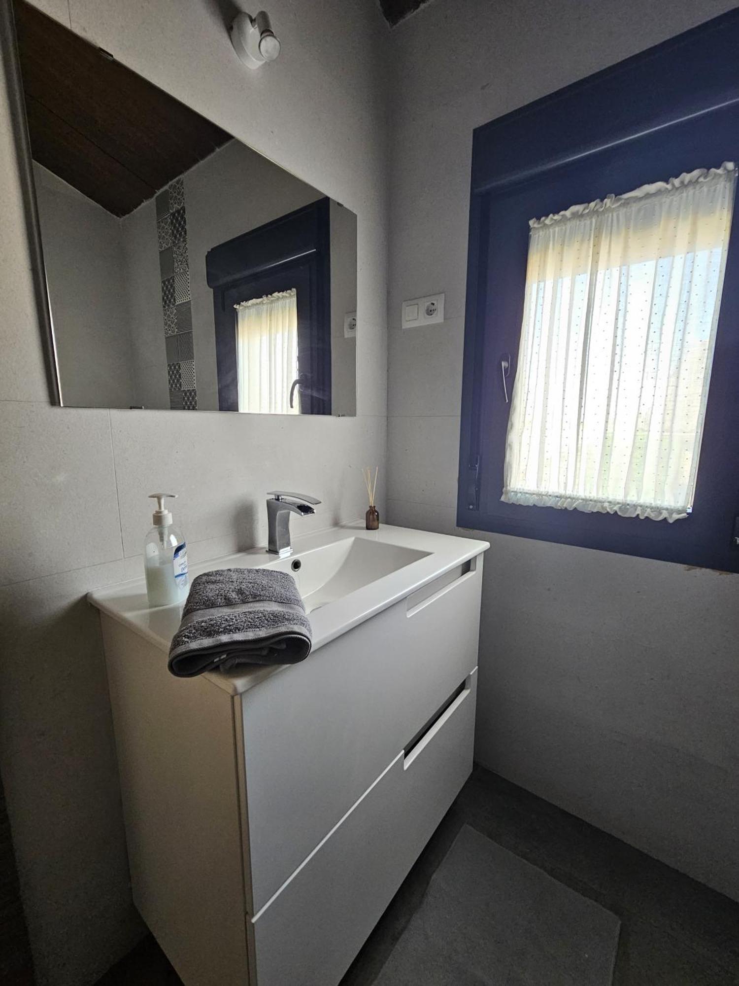 Alojamiento El Pez Casa Con Piscina Climatizada Villafranca de los Caballeros Bagian luar foto