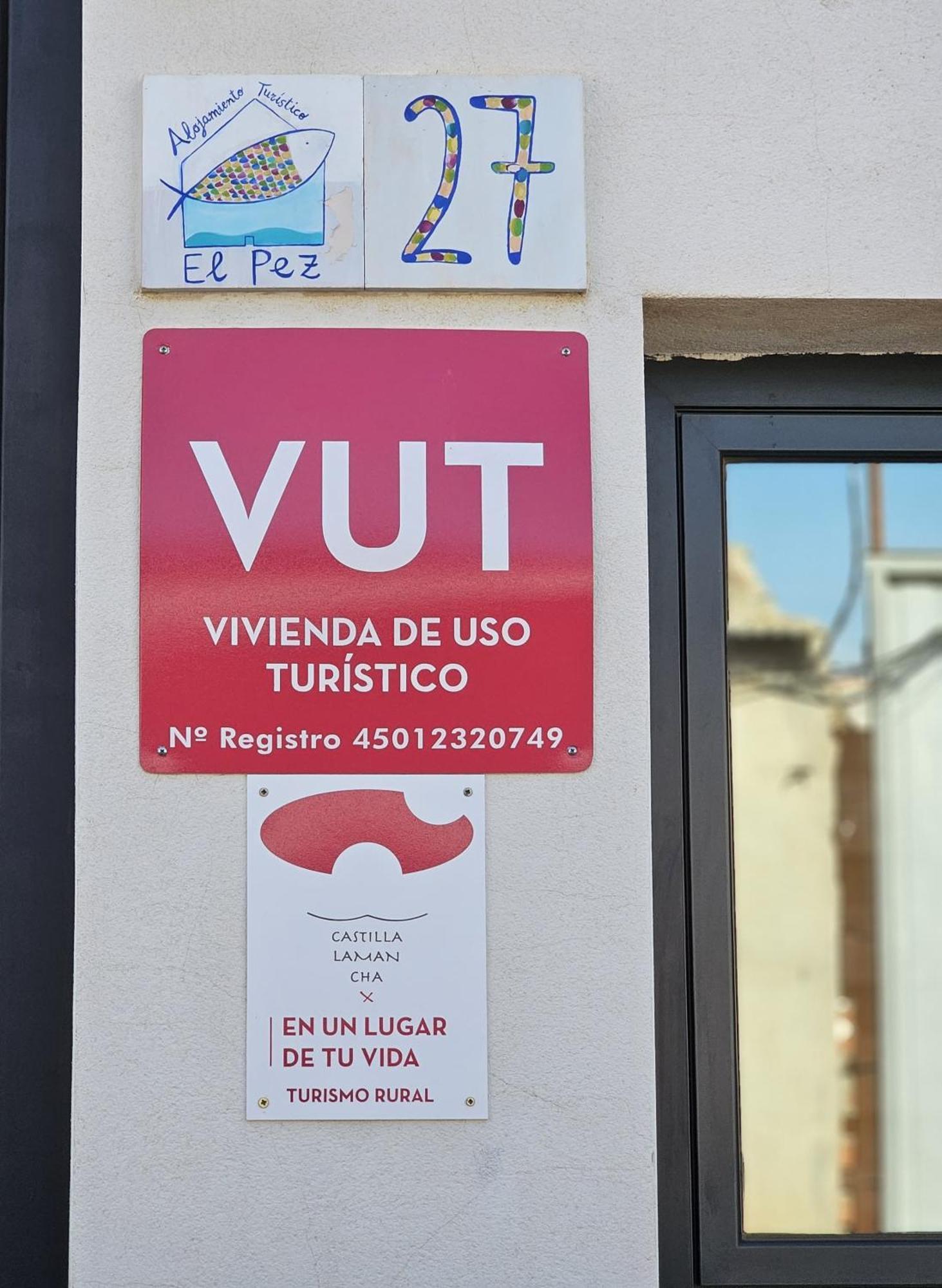 Alojamiento El Pez Casa Con Piscina Climatizada Villafranca de los Caballeros Bagian luar foto